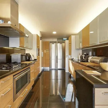 Elegant Flat *